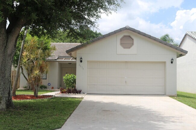 Primary Photo - 6076 Strawberry Lakes Cir