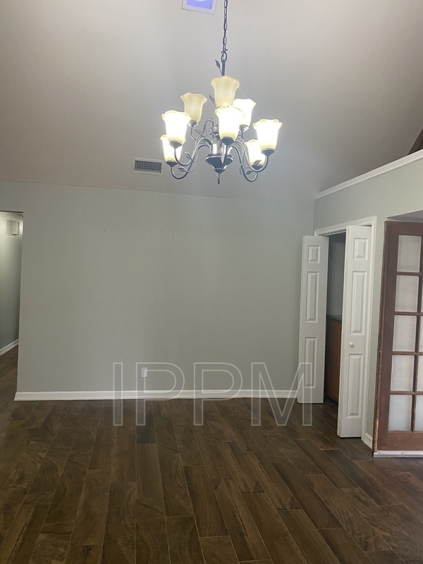 Building Photo - 609 Inverary Dr