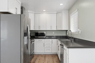 Building Photo - 130 Avenida Algodon