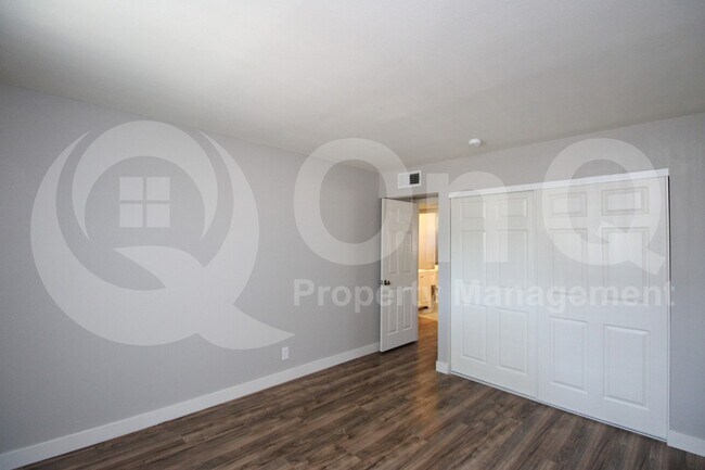 Building Photo - 6044 N 21st Ave