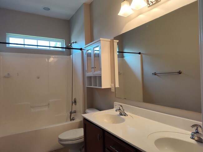 Building Photo - Beautiful home located in the Ardrey Woods community!