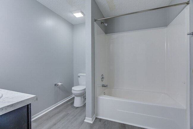 Building Photo - 4 Bed / 2 Full Bath Tri-Level — Garage, Dishwasher, Central A/C, W/D Hookups - Built 2001