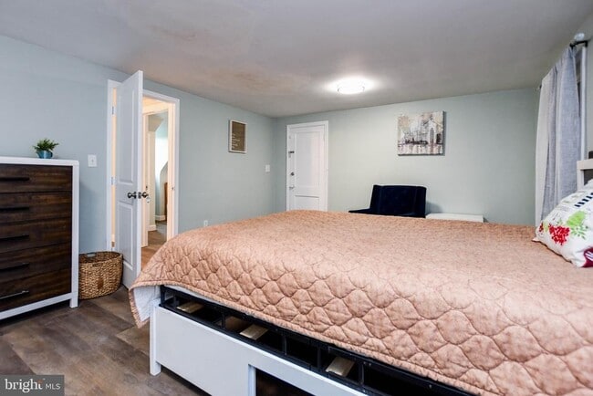 Building Photo - 3802 Cedar Dr