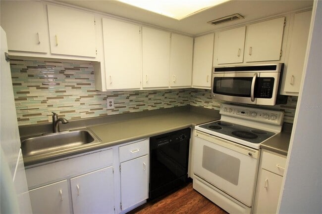 Building Photo - 555 Flemming Way