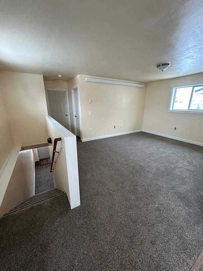 Building Photo - 3 Bedroom 2 Bath Brand New Build Located i...