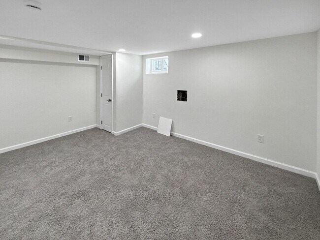 Building Photo - Spacious 3BR Home with Finished Basement & Flex Space