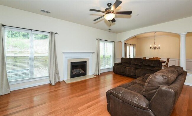 Building Photo - 981 Brownstone Ln SW