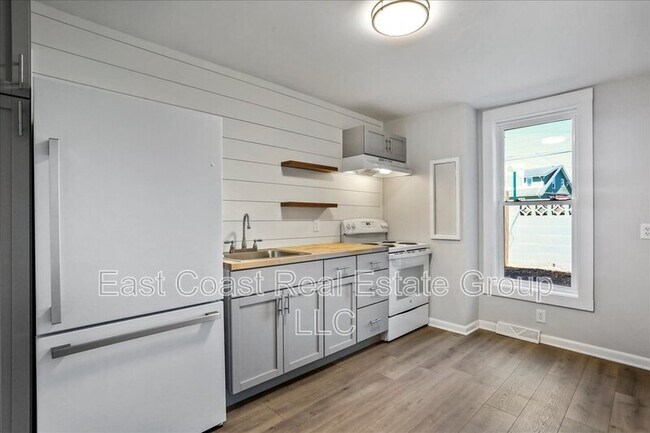 Building Photo - 803 S Potomac St