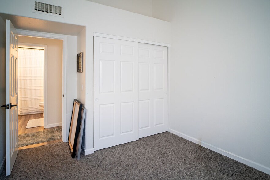 Building Photo - 1721 W Jupiter Way