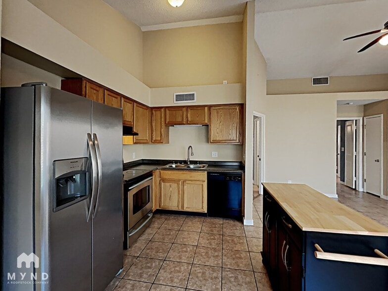 Building Photo - 3086 W Avenida Obregon