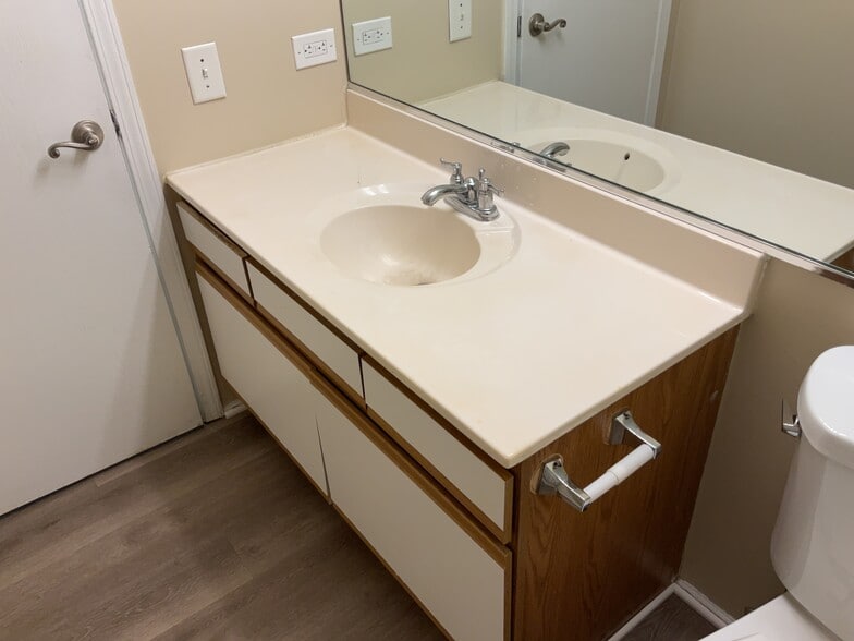 Building Photo - 473 John Hancock Ct