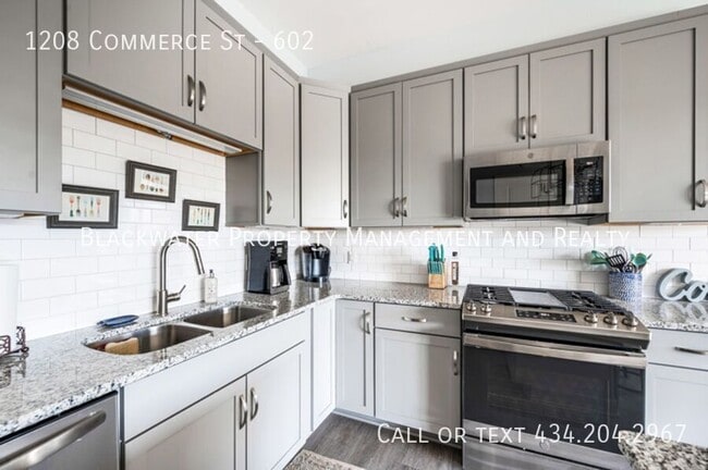 Building Photo - 1208 Commerce St