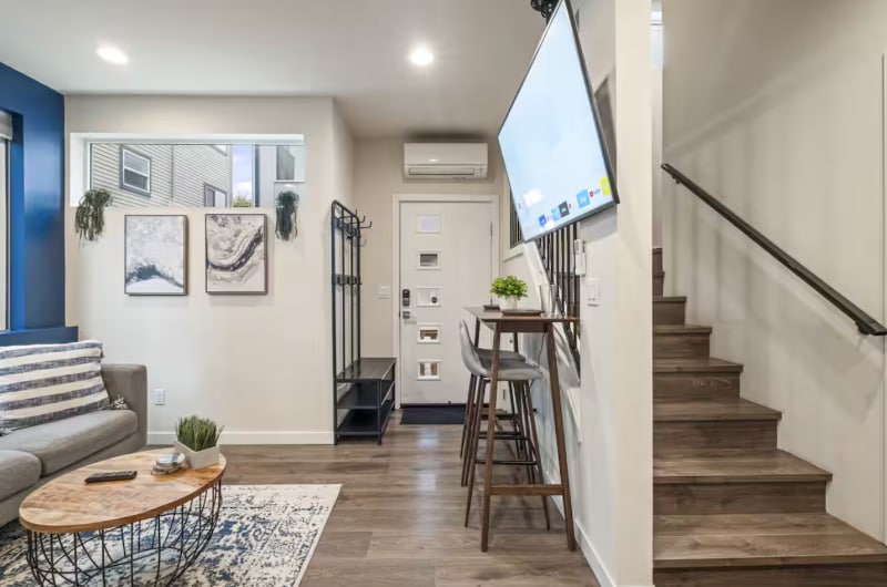 Building Photo - 8839 Midvale Ave N