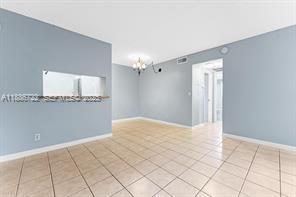 Building Photo - 1018 Twin Lakes Dr