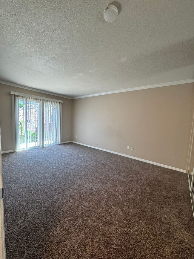 Building Photo - Cozy Upstairs Unit in Alpine 2bed/1bath