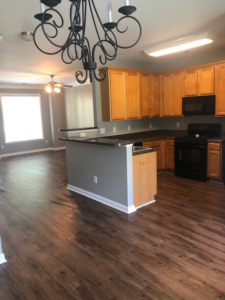 Building Photo - 1776 Heights Cir