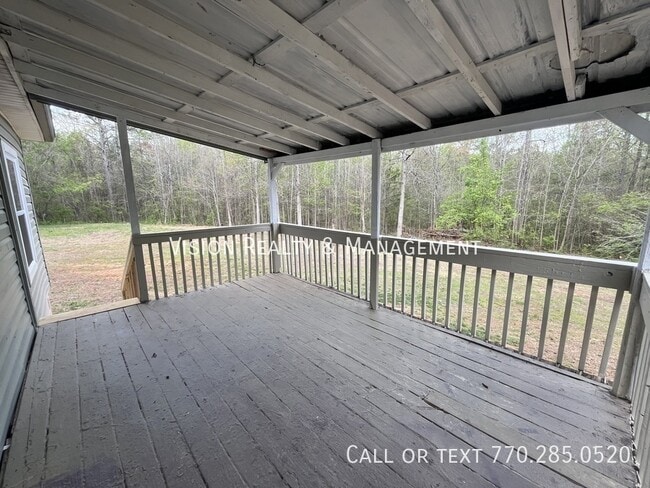 Building Photo - 137 Red Oak Dr