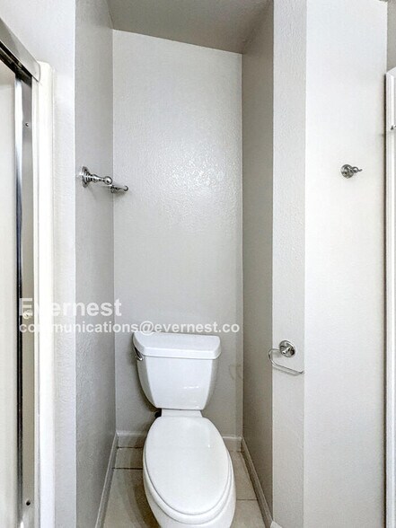 Building Photo - 1021 Evans Ct