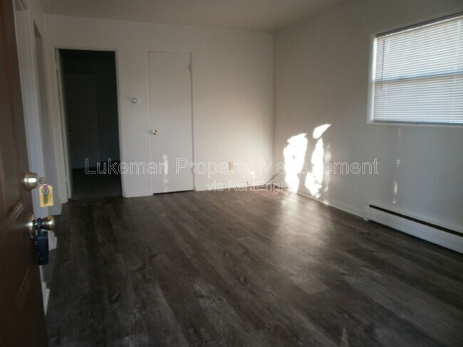 Building Photo - 1536 Henson Ave