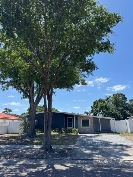Primary Photo - 6527 S West Shore Cir