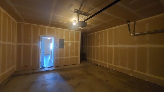 Building Photo - 14001 Cambourne Dr