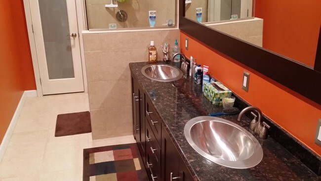 MB bathroom - 204 Marshall St