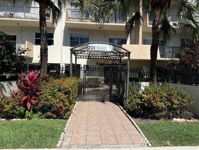 Building Photo - 201 180th Dr