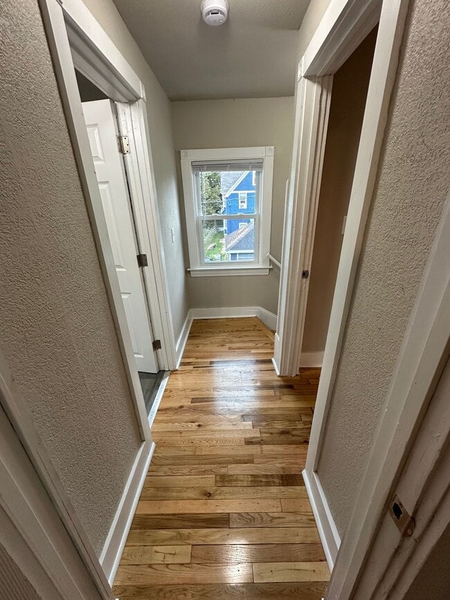 Building Photo - Renovated 2BR/1BA Rent to Own Home with Dr...