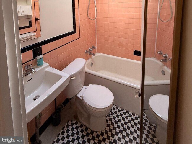 Building Photo - 3422 Tilden St