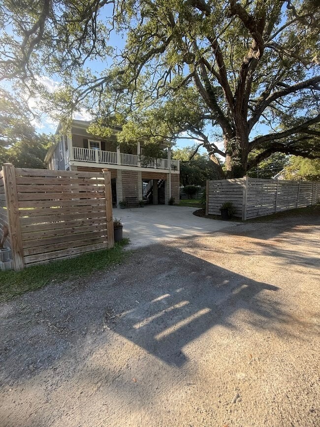 Building Photo - 406 Caverly Ln