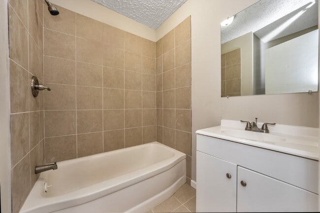 Building Photo - Renovated 4 BR Home- Move In Ready!