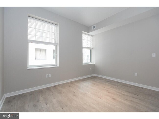 Building Photo - 1602 Sansom St