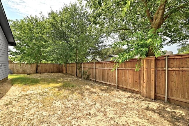 Building Photo - 815 Buckingham Pl