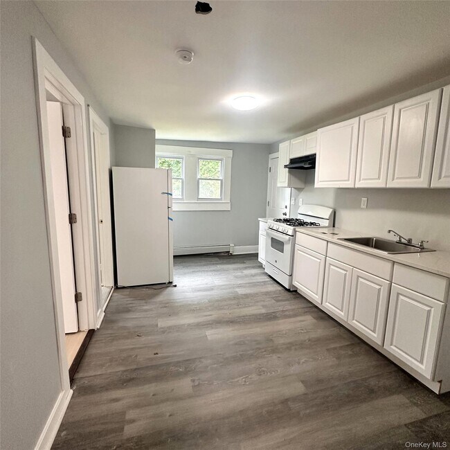 Building Photo - 122 Garden St