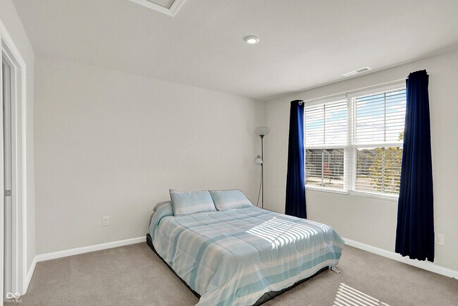 Building Photo - 910 Red Hls Ct