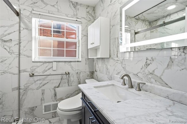 Building Photo - 6341 N Charlesworth St