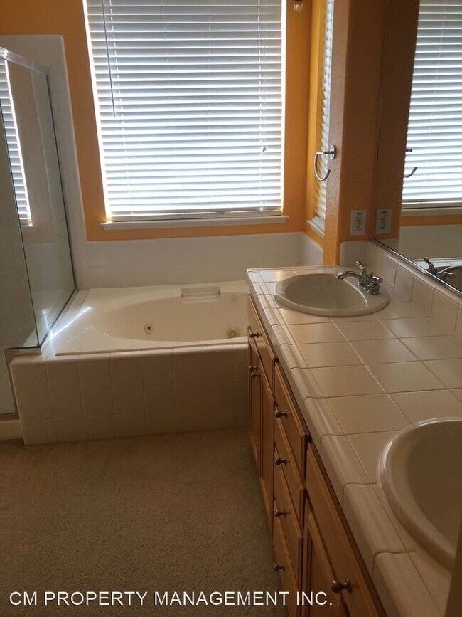 Building Photo - 4 br, 2 bath House - 300 Apple Blossom Ln.