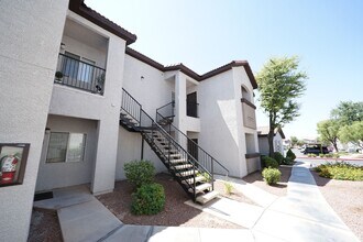 Building Photo - SHOWINGS AVAILABLE NOW