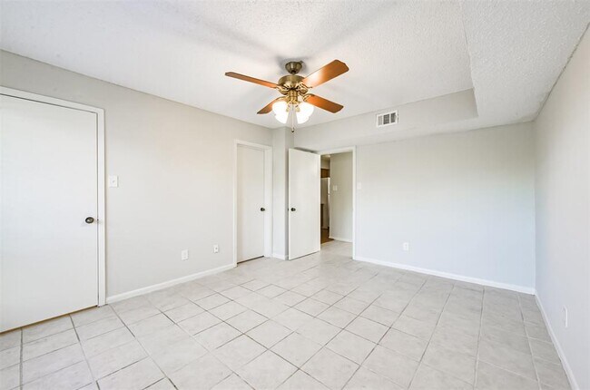 Building Photo - 2277 S Kirkwood Rd