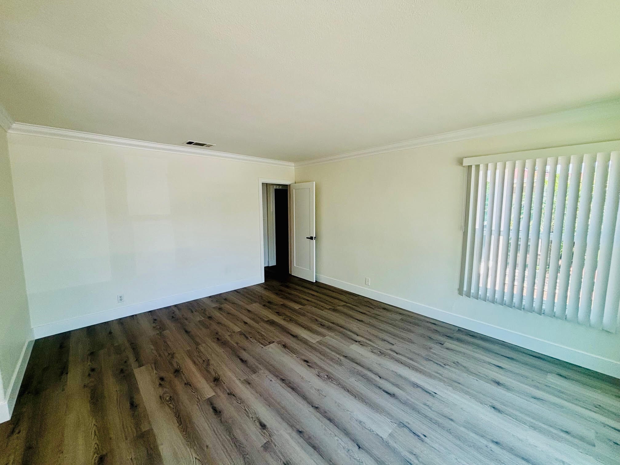 Building Photo - 6533 Balcom Ave