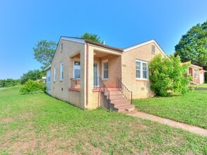 Building Photo - 1501 NE Grand Blvd
