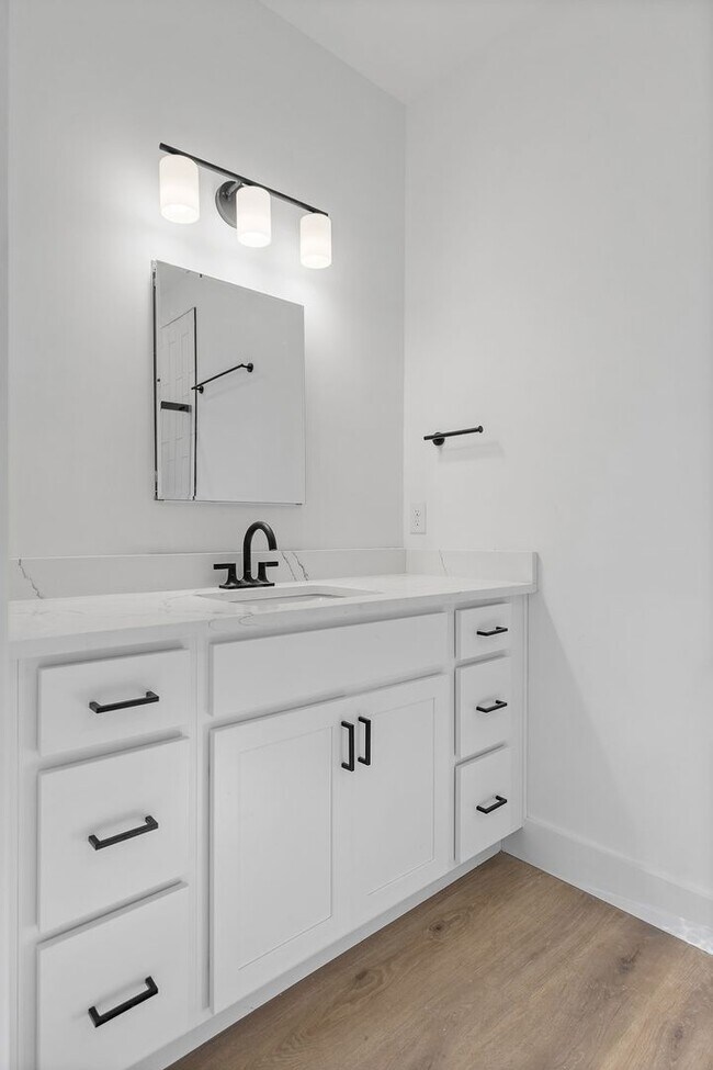 Building Photo - 1758 S Highland Park Ave