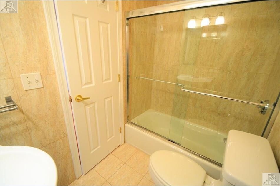 Building Photo - 73 Thatcher St