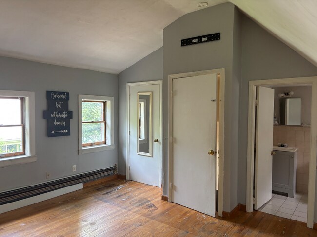 Building Photo - 172 Pleasant St