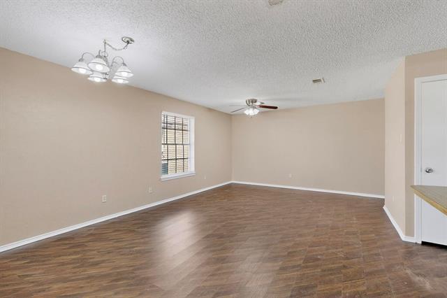 Building Photo - 912 N Nursery Rd