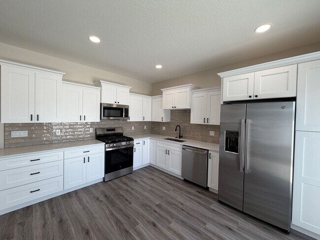 Building Photo - Brand New Hayden Townhome