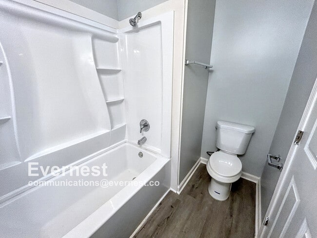 Building Photo - Charming 3-Bedroom, 2-Bathroom Home / Pet-...