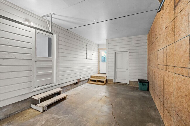 Building Photo - Arrowhead Duplex