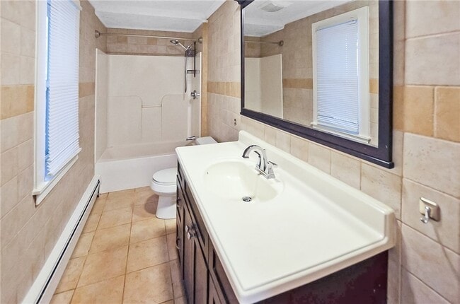 Building Photo - 292 Pleasant St