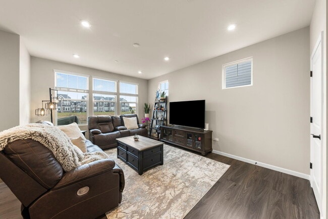 Building Photo - 2220 Weatherbee Ln